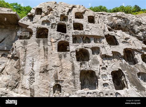  Longmen Grottoes Muhteşem Heykelleriyle Tarihe Tanıklık Ediyor mu?