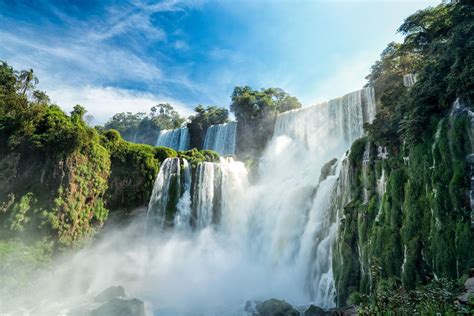 Usukan Falls: Doğal Bir Muhteşemlik ve Serinleten Bir Kaçış!